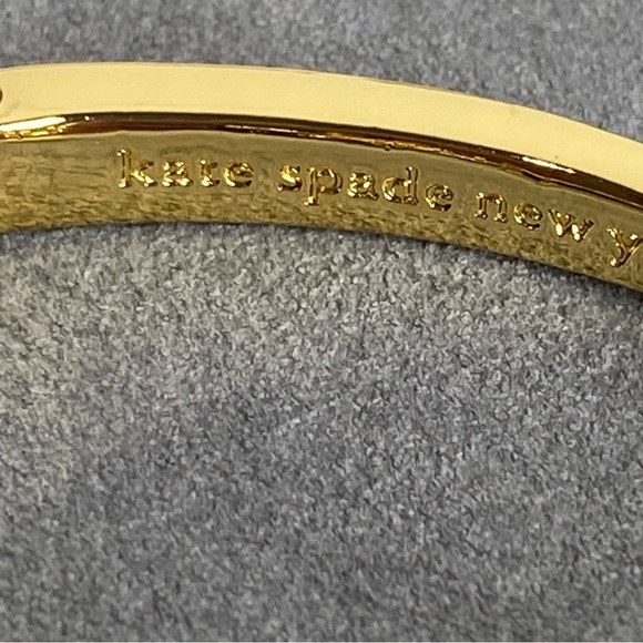 Kate Spade NWT Gold First Bloom Open Hinge Cuff Bracelet Accented W/ Flowers - Picture 4 of 15